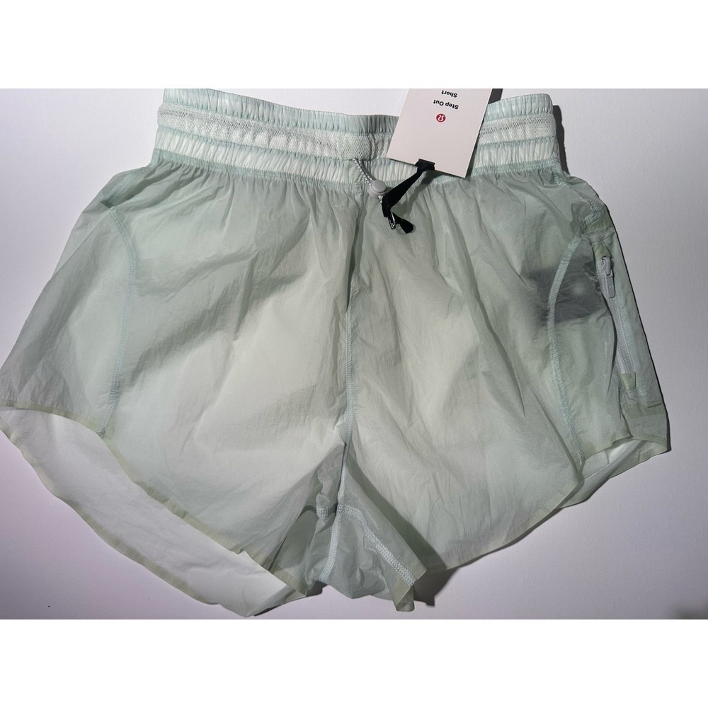 Lululemon Step Out High Rise Short 3" Inseam Packable Ocean Air Size: 6 - Picture 5 of 13